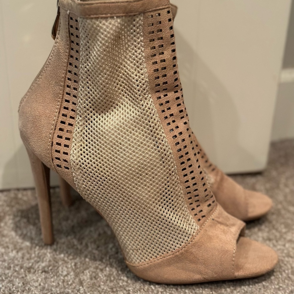 Sandal - Picture 2 of 5